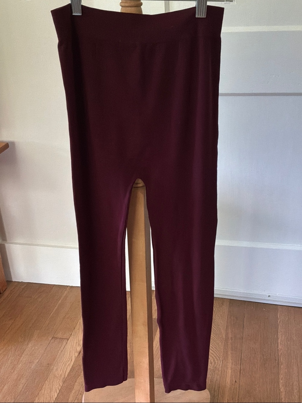 Women's Stretch Leggings in Deep Burgundy by C’est Moi